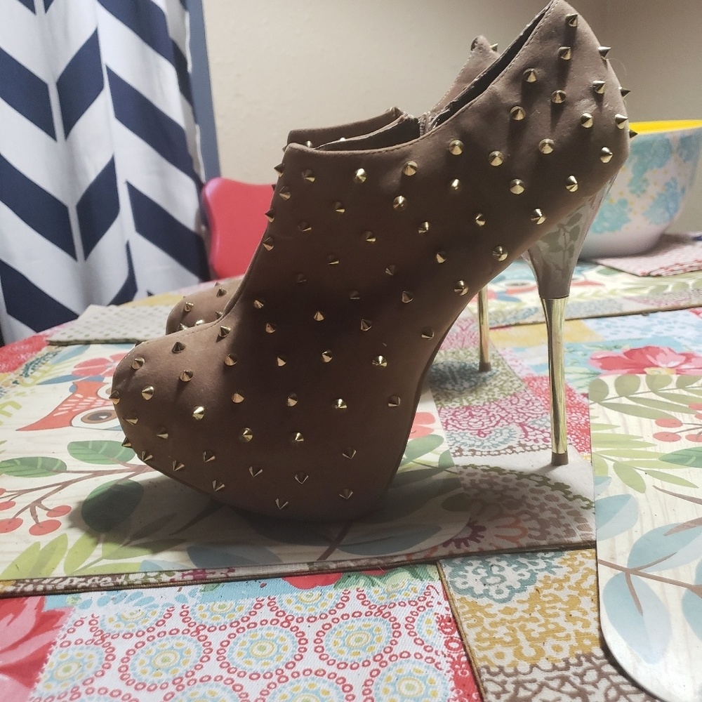 Shoedazzle studded stilettos